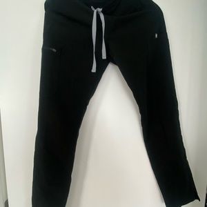 Figs black yola scrub bottoms in xs